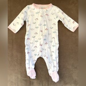 Carter’s brand onesie with dinosaurs. Is a 2-way zipper. Size 3 months.